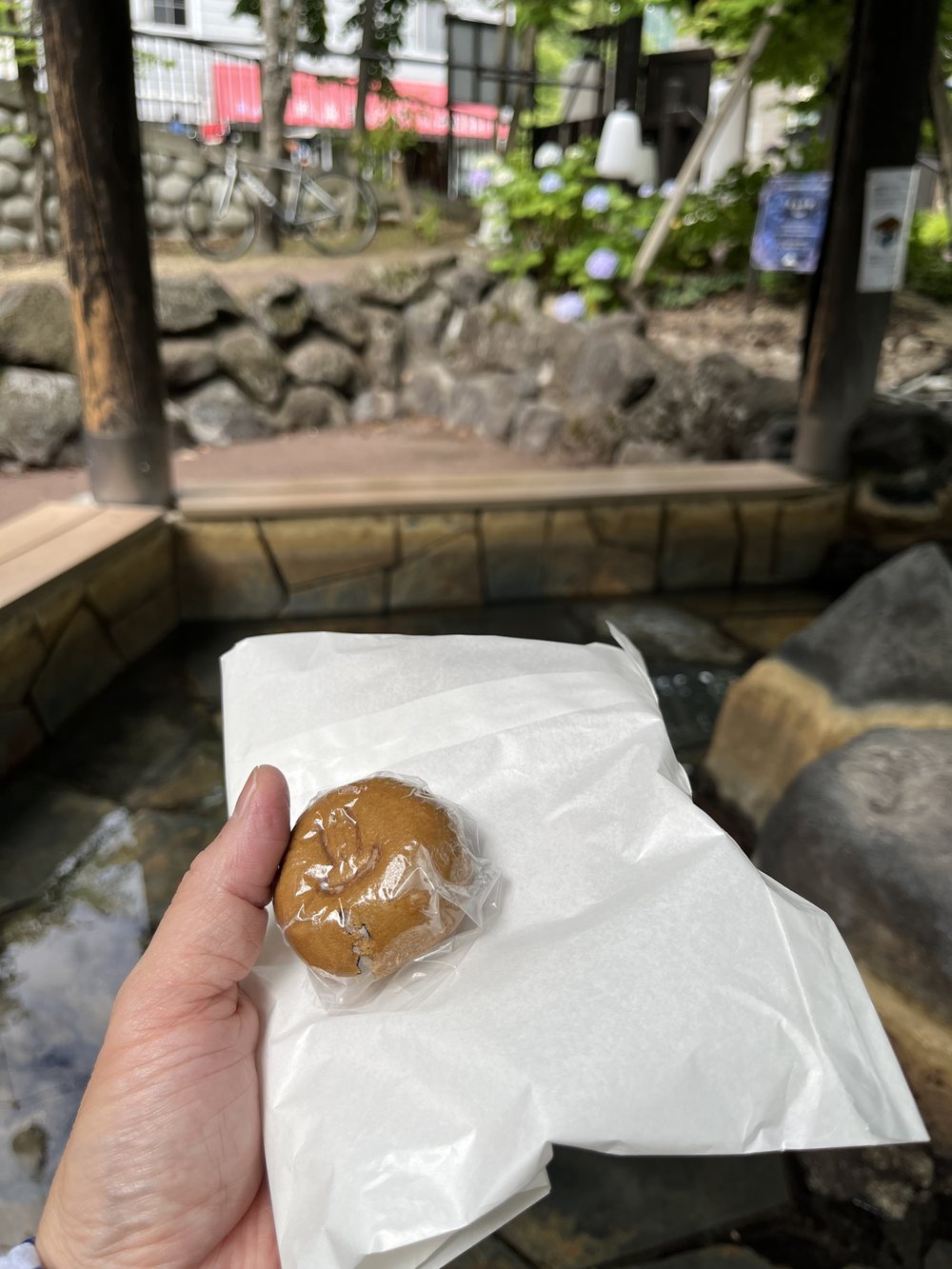 足湯とまんじゅう